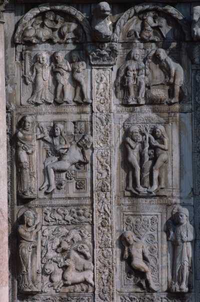 Dettaglio dal lato sud del portico ovest, c. 1120-38 da Nicholaus